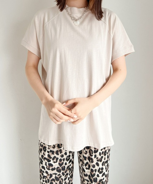 at12:03(アットイチニーゼロサン)の「モックネック シンプルフレンチスリーブトップス/ラグランTシャツ(Tシャツ/カットソー・レディース・ホワイト/ブラック/ベージュ/ブラウン/ブルー・FREE)」の13枚目の写真