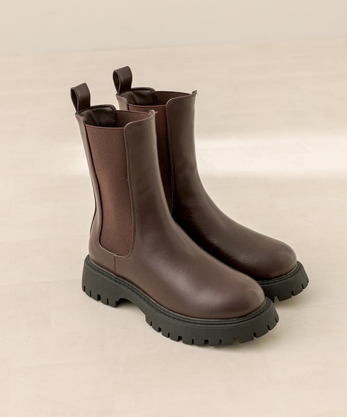 OLIVE des OLIVE(オリーブデオリーブ)の「タンク底サイドゴアブーツ(ブーツ・レディース・ブラック/ダークブラウン・SMALL/MEDIUM/LARGE)」の1枚目の写真