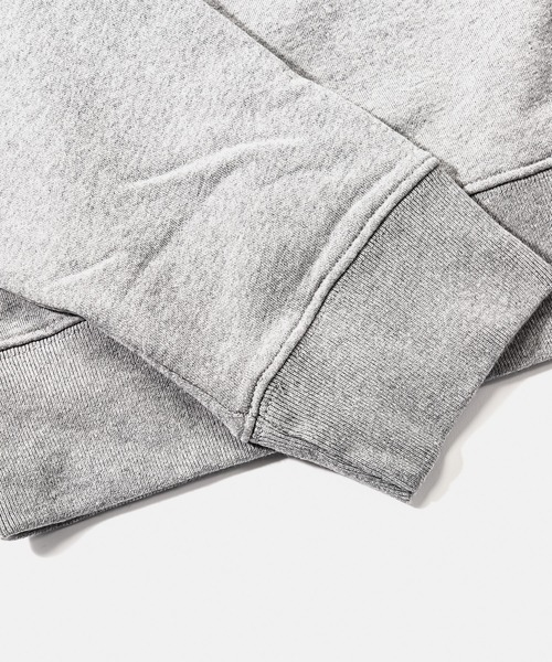 Maison Kitsune（メゾンキツネ）の「MAISON KITSUNE FOX STAMP LOGO CREW SWEAT メゾン キツネ フォックス スタンプ クルー スウェット（スウェット・メンズ・グレー・MEDIUM/LARGE/X-LARGE/SMALL）」の9枚目の写真