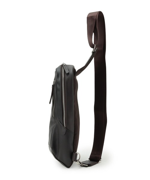 tk.TAKEO KIKUCHI(ティーケータケオキクチ)の「レザー縦型ボディバッグ(ボディバッグ/ウエストポーチ・レディース・ブラック/ダークブラウン・00)」の6枚目の写真