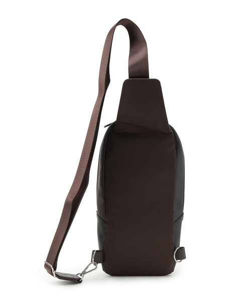 tk.TAKEO KIKUCHI(ティーケータケオキクチ)の「レザー縦型ボディバッグ(ボディバッグ/ウエストポーチ・レディース・ブラック/ダークブラウン・00)」の14枚目の写真