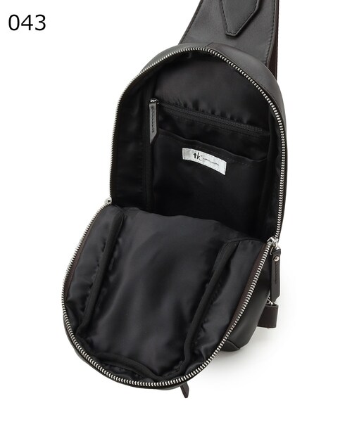 tk.TAKEO KIKUCHI(ティーケータケオキクチ)の「レザー縦型ボディバッグ(ボディバッグ/ウエストポーチ・レディース・ブラック/ダークブラウン・00)」の3枚目の写真