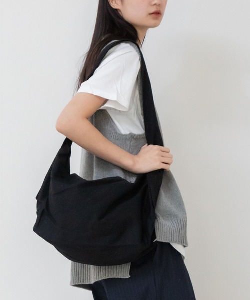 HEILIS(ヘイリス)の「大容量キャンバスショルダーバッグ / メッセンジャーバッグ コットン(メッセンジャーバッグ・レディース・ブラック/アイボリー/カーキ・FREE)」の4枚目の写真