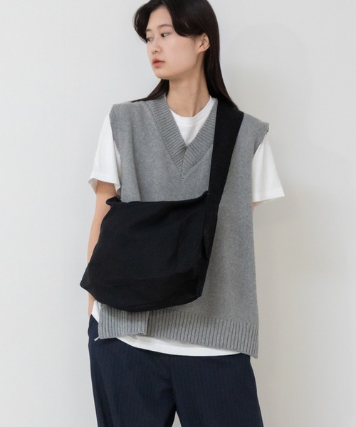 HEILIS(ヘイリス)の「大容量キャンバスショルダーバッグ / メッセンジャーバッグ コットン(メッセンジャーバッグ・レディース・ブラック/アイボリー/カーキ・FREE)」の7枚目の写真