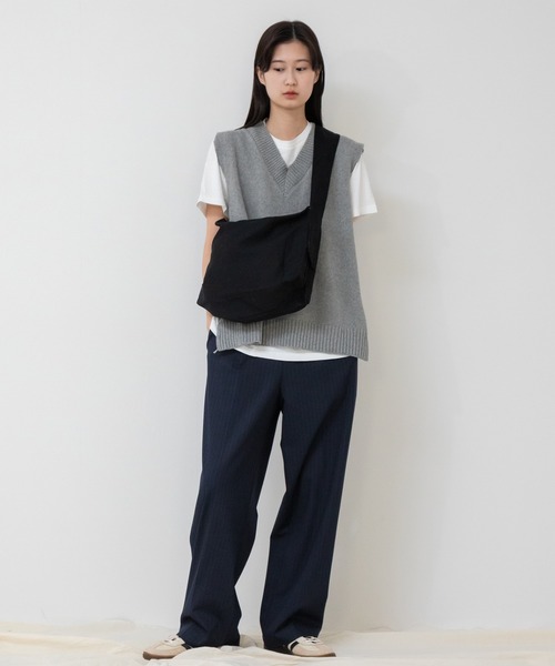 HEILIS(ヘイリス)の「大容量キャンバスショルダーバッグ / メッセンジャーバッグ コットン(メッセンジャーバッグ・レディース・ブラック/アイボリー/カーキ・FREE)」の8枚目の写真