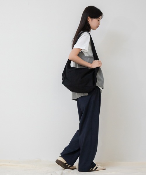 HEILIS(ヘイリス)の「大容量キャンバスショルダーバッグ / メッセンジャーバッグ コットン(メッセンジャーバッグ・レディース・ブラック/アイボリー/カーキ・FREE)」の9枚目の写真