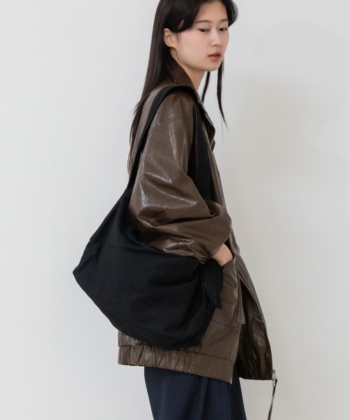 HEILIS(ヘイリス)の「大容量キャンバスショルダーバッグ / メッセンジャーバッグ コットン(メッセンジャーバッグ・レディース・ブラック/アイボリー/カーキ・FREE)」の12枚目の写真