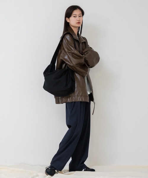 HEILIS(ヘイリス)の「大容量キャンバスショルダーバッグ / メッセンジャーバッグ コットン(メッセンジャーバッグ・レディース・ブラック/アイボリー/カーキ・FREE)」の13枚目の写真