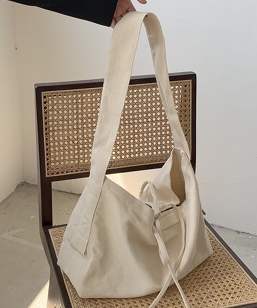 HEILIS(ヘイリス)の「大容量キャンバスショルダーバッグ / メッセンジャーバッグ コットン(メッセンジャーバッグ・レディース・ブラック/アイボリー/カーキ・FREE)」の16枚目の写真