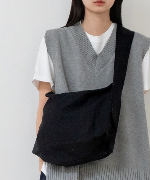 HEILIS(ヘイリス)の「大容量キャンバスショルダーバッグ / メッセンジャーバッグ コットン(メッセンジャーバッグ・レディース・ブラック/アイボリー/カーキ・FREE)」の5枚目の写真
