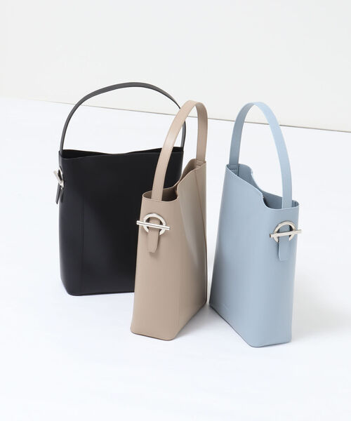 NOLLEY’S Sophi（ノーリーズソフィ）の「メタルマンテルワンハンドルバッグ M（トートバッグ・レディース・ブラック/ベージュ/サックスブルー・FREE）」の3枚目の写真