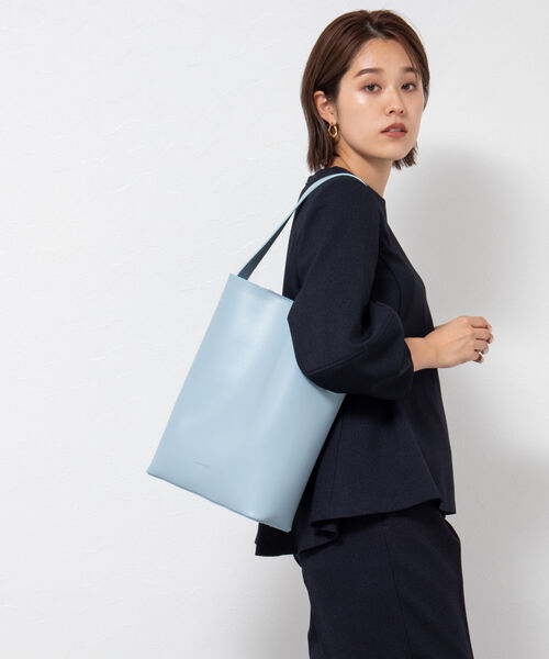 NOLLEY’S Sophi（ノーリーズソフィ）の「メタルマンテルワンハンドルバッグ M（トートバッグ・レディース・ブラック/ベージュ/サックスブルー・FREE）」の14枚目の写真