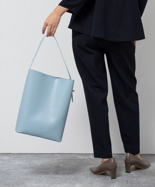 NOLLEY’S Sophi（ノーリーズソフィ）の「メタルマンテルワンハンドルバッグ M（トートバッグ・レディース・ブラック/ベージュ/サックスブルー・FREE）」の6枚目の写真