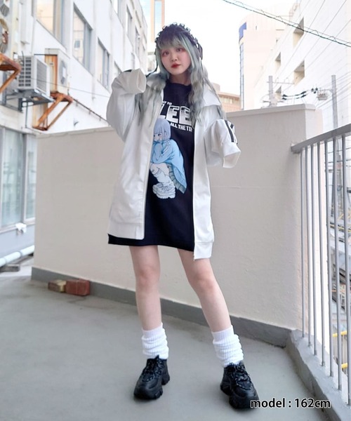 SPINNS（スピンズ）の「GIRLイラストロゴデザイン 裏起毛ビッグ