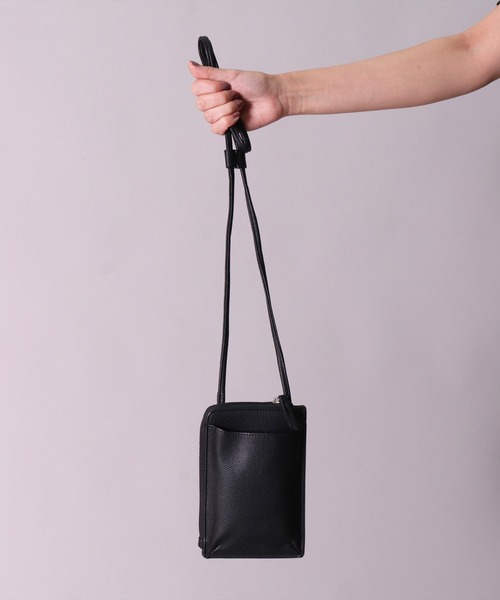 Legato Largo（レガートラルゴ）の「(LF)【Legato Largo】フェイクレザー スマホショルダー バッグ（ショルダーバッグ・レディース・グレイッシュベージュ/ブラック/グレイッシュブルー/グレー・ONE SIZE）」の6枚目の写真