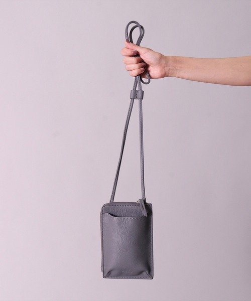 Legato Largo（レガートラルゴ）の「(LF)【Legato Largo】フェイクレザー スマホショルダー バッグ（ショルダーバッグ・レディース・グレイッシュベージュ/ブラック/グレイッシュブルー/グレー・ONE SIZE）」の8枚目の写真