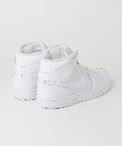 JORDAN BRAND（ジョーダンブランド）の「AIR JORDAN 1 MID（スニーカー・メンズ・ホワイト・26.0cm/28.5cm/28.0cm/27.5cm/27.0cm/26.5cm）」の2枚目の写真