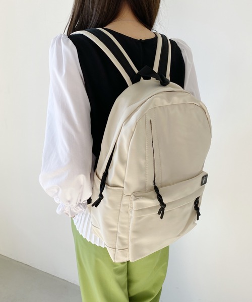 thank U more(サンキューモア)の「【A4対応】アウトポケット付きシンプルリュックサック バックパック(バックパック/リュック・レディース・ベージュ/ホワイト/ブラック・FREE)」の4枚目の写真