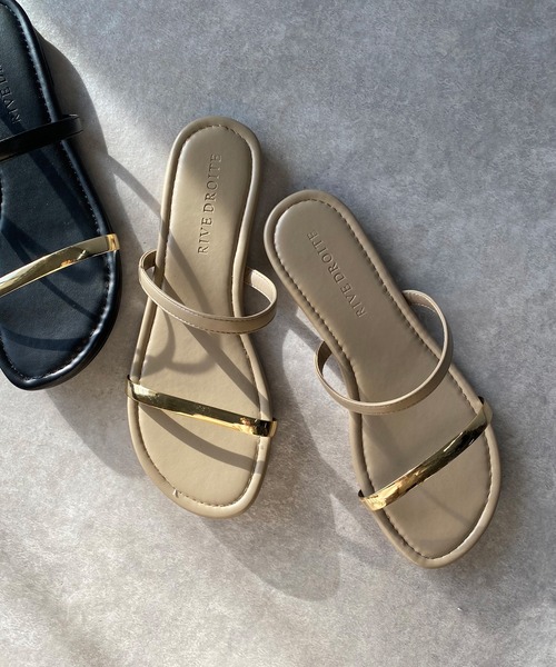 RIVE DROITE(リヴドロワ)の「シンプルデザインにメタリックが映える/メタリックラインサンダル(サンダル・レディース・ブラック/ベージュ・S/M/L)」の3枚目の写真