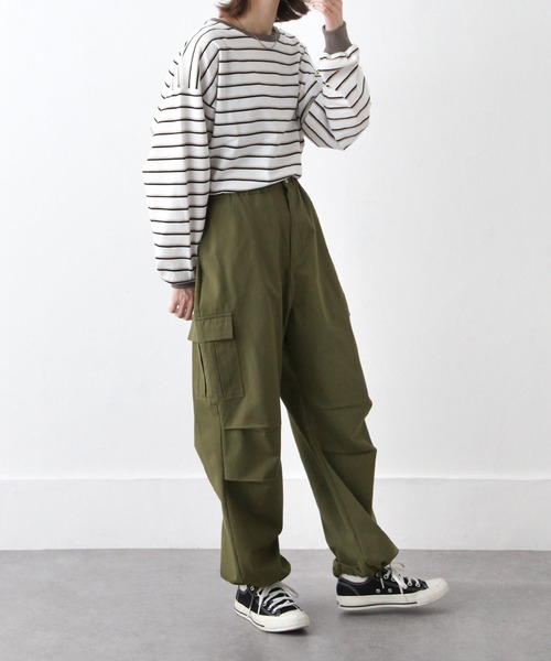 Chillfar(チルファー)の「ドロストパラシュートワイドカーゴパンツ(カーゴパンツ・レディース・カーキ/ホワイト/ブラック/グレイッシュベージュ・FREE)」の16枚目の写真