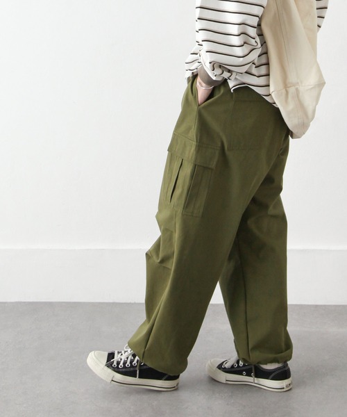 Chillfar(チルファー)の「ドロストパラシュートワイドカーゴパンツ(カーゴパンツ・レディース・カーキ/ホワイト/ブラック/グレイッシュベージュ・FREE)」の12枚目の写真