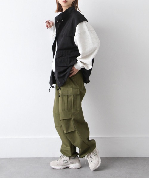 Chillfar(チルファー)の「ドロストパラシュートワイドカーゴパンツ(カーゴパンツ・レディース・カーキ/ホワイト/ブラック/グレイッシュベージュ・FREE)」の20枚目の写真