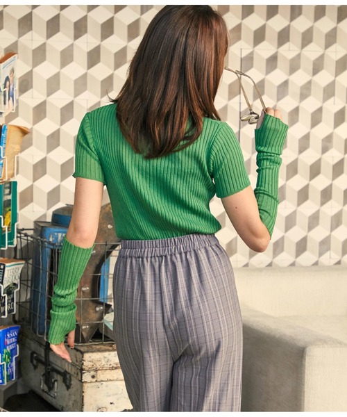 ANAP(アナップ)の「アームウォーマーリブニットトップスカットソー(Tシャツ/カットソー・レディース・ブラック/グリーン/ライトグレー・FREE)」の4枚目の写真