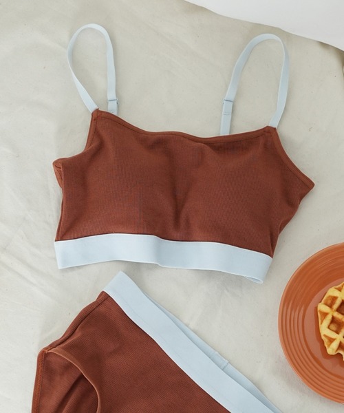 GUNZE(グンゼ)の「【GUNZE×TYPY】配色リブハーフトップ(その他アンダーウェア/インナー・レディース・ブラック/サックスブルー/ブラウン/ホワイト系その他/イエロー・MEDIUM/LARGE)」の3枚目の写真