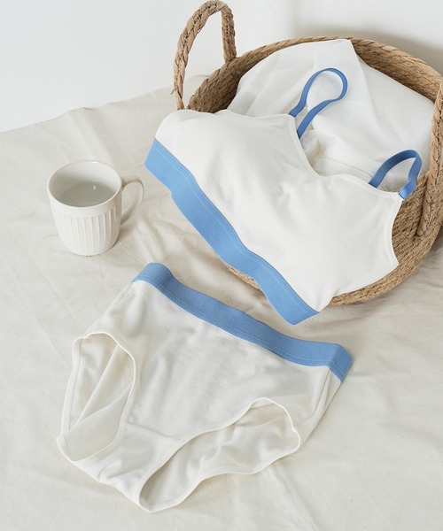 GUNZE(グンゼ)の「【GUNZE×TYPY】配色リブハーフトップ(その他アンダーウェア/インナー・レディース・ブラック/サックスブルー/ブラウン/ホワイト系その他/イエロー・MEDIUM/LARGE)」の6枚目の写真