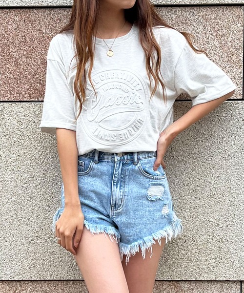 GLAMOROUS JANE(グラマラスジェーン)の「CLASSICエンボスTシャツ(Tシャツ/カットソー・レディース・ホワイト/レッド/ブラック/チャコールグレー/ネイビー/ベージュ/杢グレー・FREE)」の4枚目の写真