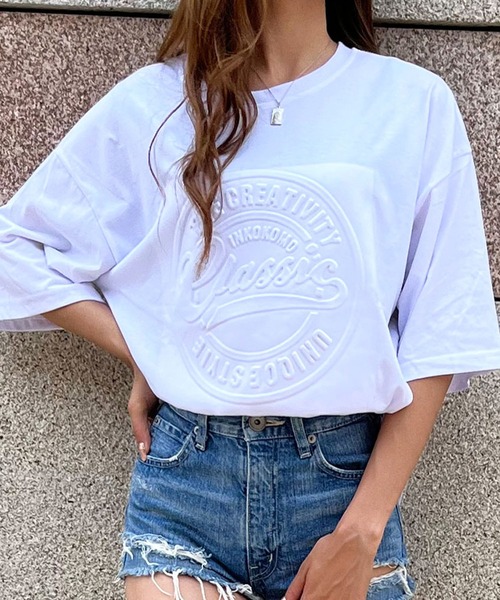GLAMOROUS JANE(グラマラスジェーン)の「CLASSICエンボスTシャツ(Tシャツ/カットソー・レディース・ホワイト/レッド/ブラック/チャコールグレー/ネイビー/ベージュ/杢グレー・FREE)」の3枚目の写真