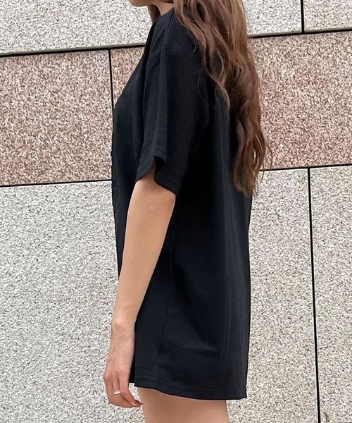 GLAMOROUS JANE(グラマラスジェーン)の「CLASSICエンボスTシャツ(Tシャツ/カットソー・レディース・ホワイト/レッド/ブラック/チャコールグレー/ネイビー/ベージュ/杢グレー・FREE)」の12枚目の写真