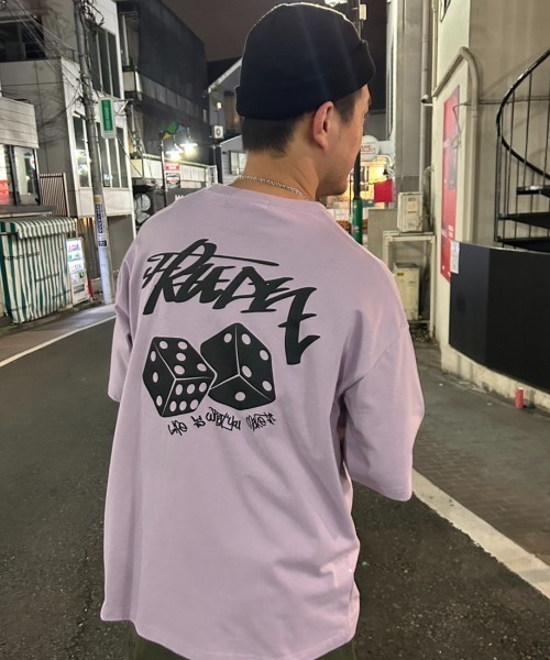 A‘gem 9（エージェムナイン）の「A'GEM/9 × .kom『FREEDEE/フリーディー』ダイスデザイン半袖Tシャツ/ハーフスリーブカットソー（Tシャツ/カットソー・メンズ・ブラック/ライトパープル/ホワイト/ライトブルー・FREE）」の4枚目の写真