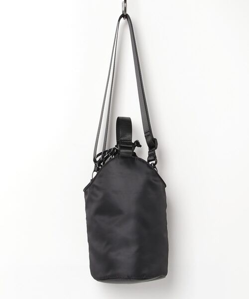 SPRUCE（スプルース）の「EM:SPRUCE パテッド巾着2WAYショルダー ペットボトル 　水筒バッグ（ショルダーバッグ・レディース・ブラック/グレイッシュベージュ/ラベンダー・FREE）」の4枚目の写真