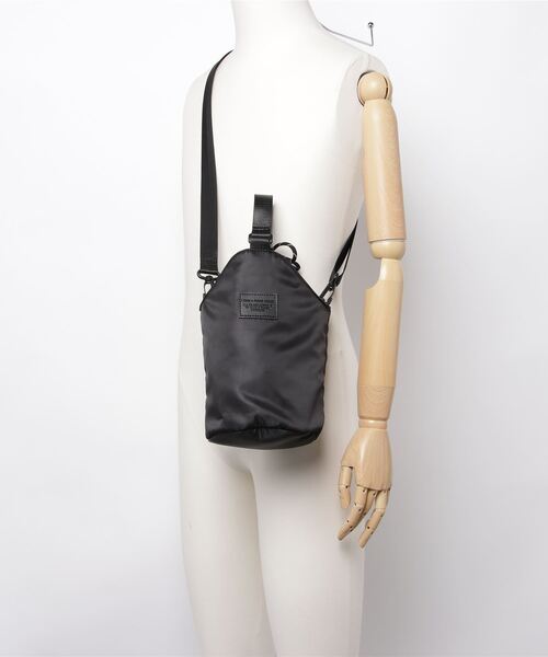 SPRUCE（スプルース）の「EM:SPRUCE パテッド巾着2WAYショルダー ペットボトル 　水筒バッグ（ショルダーバッグ・レディース・ブラック/グレイッシュベージュ/ラベンダー・FREE）」の6枚目の写真