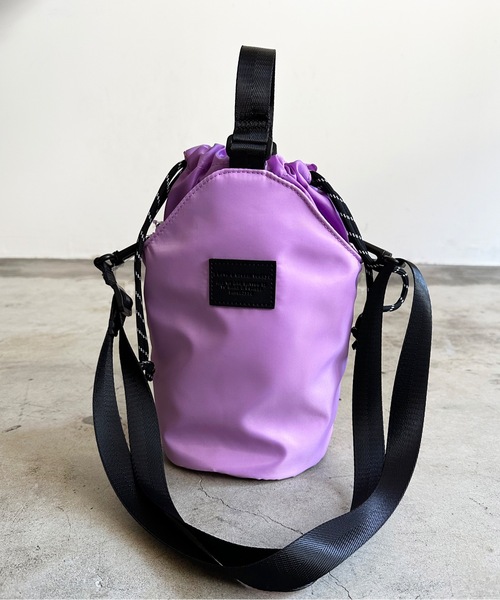 SPRUCE（スプルース）の「EM:SPRUCE パテッド巾着2WAYショルダー ペットボトル 　水筒バッグ（ショルダーバッグ・レディース・ブラック/グレイッシュベージュ/ラベンダー・FREE）」の8枚目の写真