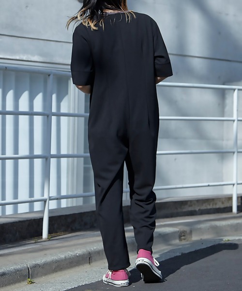 mi via loca（ミヴィアロカ）の「Vネックロンパース（サロペット/オーバーオール・レディース・ベージュ/ブラック/ブルー・FREE）」の14枚目の写真