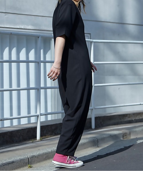 mi via loca（ミヴィアロカ）の「Vネックロンパース（サロペット/オーバーオール・レディース・ベージュ/ブラック/ブルー・FREE）」の16枚目の写真