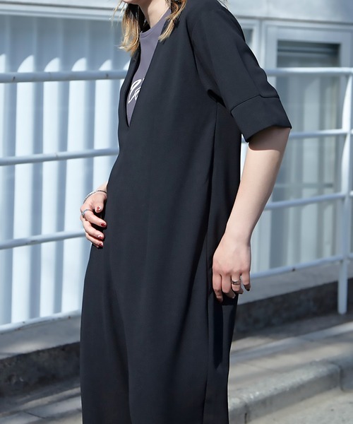 mi via loca（ミヴィアロカ）の「Vネックロンパース（サロペット/オーバーオール・レディース・ベージュ/ブラック/ブルー・FREE）」の18枚目の写真