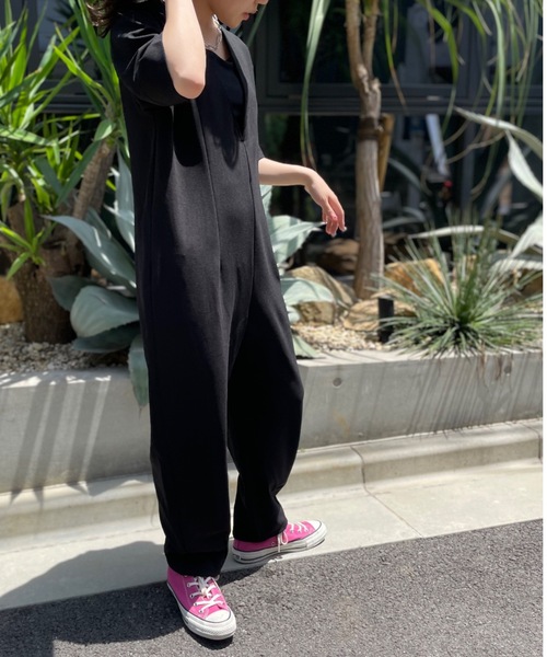 mi via loca（ミヴィアロカ）の「Vネックロンパース（サロペット/オーバーオール・レディース・ベージュ/ブラック/ブルー・FREE）」の6枚目の写真