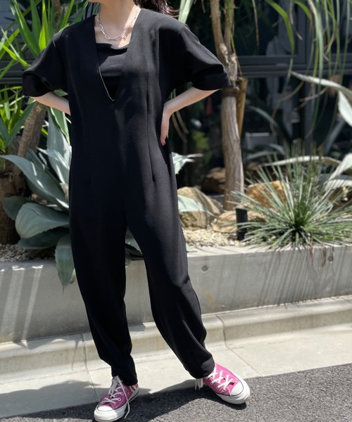 mi via loca（ミヴィアロカ）の「Vネックロンパース（サロペット/オーバーオール・レディース・ベージュ/ブラック/ブルー・FREE）」の7枚目の写真