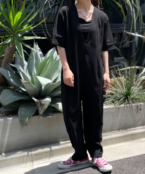 mi via loca（ミヴィアロカ）の「Vネックロンパース（サロペット/オーバーオール・レディース・ベージュ/ブラック/ブルー・FREE）」の8枚目の写真