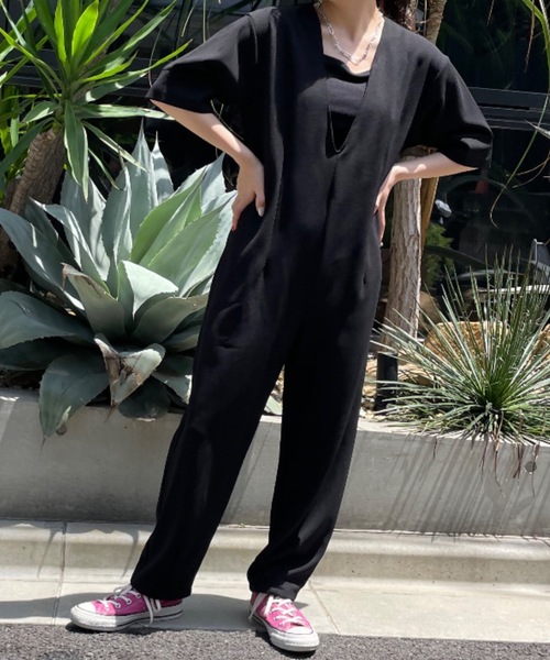 mi via loca（ミヴィアロカ）の「Vネックロンパース（サロペット/オーバーオール・レディース・ベージュ/ブラック/ブルー・FREE）」の9枚目の写真