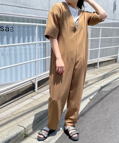 mi via loca（ミヴィアロカ）の「Vネックロンパース（サロペット/オーバーオール・レディース・ベージュ/ブラック/ブルー・FREE）」の20枚目の写真