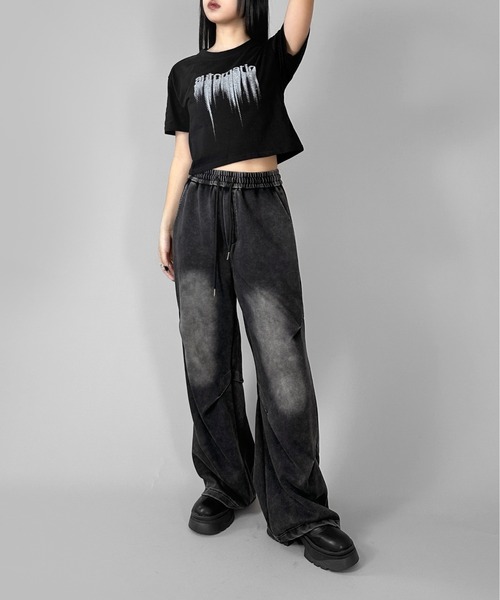LVEU.(ラブユ.)の「【LVEU.】デザインロゴコンパクトTシャツ/ トップス カットソー Tシャツ 半袖 コンパクト ショート クロップド プリント グラフィック ロゴ ホワイト ブラック(Tシャツ/カットソー・レディース・ホワイト/ブラック・FREE)」の8枚目の写真
