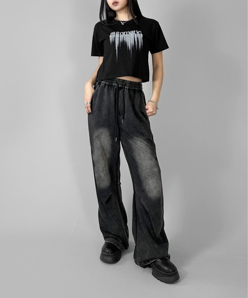 LVEU.(ラブユ.)の「【LVEU.】デザインロゴコンパクトTシャツ/ トップス カットソー Tシャツ 半袖 コンパクト ショート クロップド プリント グラフィック ロゴ ホワイト ブラック(Tシャツ/カットソー・レディース・ホワイト/ブラック・FREE)」の9枚目の写真