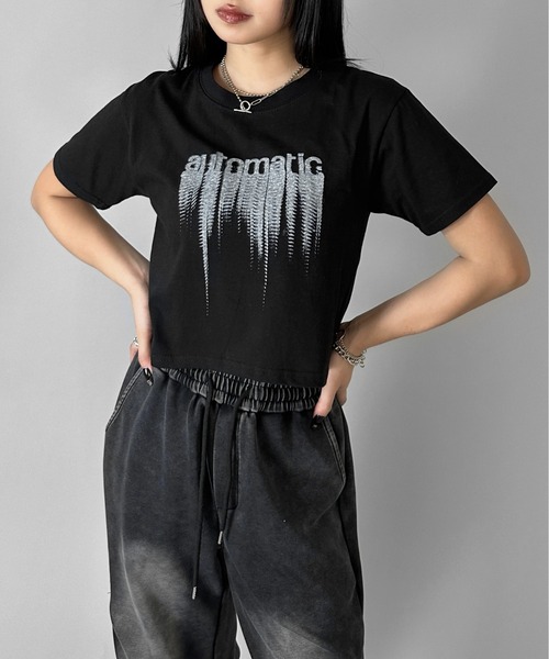 LVEU.(ラブユ.)の「【LVEU.】デザインロゴコンパクトTシャツ/ トップス カットソー Tシャツ 半袖 コンパクト ショート クロップド プリント グラフィック ロゴ ホワイト ブラック(Tシャツ/カットソー・レディース・ホワイト/ブラック・FREE)」の11枚目の写真