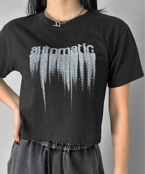 LVEU.(ラブユ.)の「【LVEU.】デザインロゴコンパクトTシャツ/ トップス カットソー Tシャツ 半袖 コンパクト ショート クロップド プリント グラフィック ロゴ ホワイト ブラック(Tシャツ/カットソー・レディース・ホワイト/ブラック・FREE)」の12枚目の写真