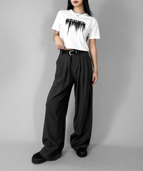 LVEU.(ラブユ.)の「【LVEU.】デザインロゴコンパクトTシャツ/ トップス カットソー Tシャツ 半袖 コンパクト ショート クロップド プリント グラフィック ロゴ ホワイト ブラック(Tシャツ/カットソー・レディース・ホワイト/ブラック・FREE)」の13枚目の写真