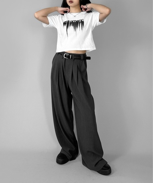 LVEU.(ラブユ.)の「【LVEU.】デザインロゴコンパクトTシャツ/ トップス カットソー Tシャツ 半袖 コンパクト ショート クロップド プリント グラフィック ロゴ ホワイト ブラック(Tシャツ/カットソー・レディース・ホワイト/ブラック・FREE)」の15枚目の写真
